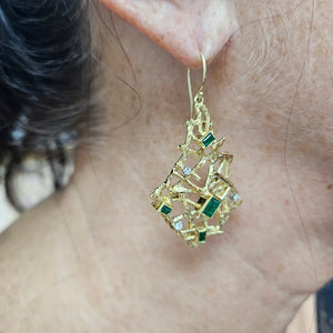 Vintage Emeralds and Diamonds 18K Yellow Gold Platinum Handmade Earrings