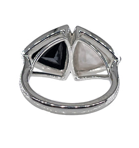 ANTIQUE VINTAGE ART DECO BLACK and WHITE ONYX RING in PLATINUM