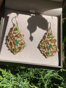 Vintage Emeralds and Diamonds 18K Yellow Gold Platinum Handmade Earrings