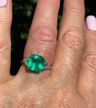 Load image into Gallery viewer, Van Cleef &amp; Arpels Vintage GIA 5.28ct Colombian Emerald &amp; Diamond Platinum Ring