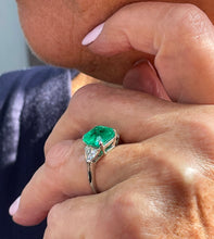 Load image into Gallery viewer, Van Cleef &amp; Arpels Vintage GIA 5.28ct Colombian Emerald &amp; Diamond Platinum Ring