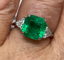 Load image into Gallery viewer, Van Cleef &amp; Arpels Vintage GIA 5.28ct Colombian Emerald &amp; Diamond Platinum Ring