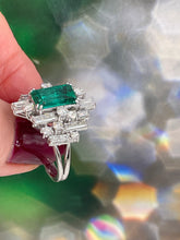 Load image into Gallery viewer, Vintage AGL 5.75cts Insignificant Colombian Green Emerald Diamond 14KW Gold Ring