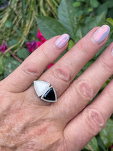 Load image into Gallery viewer, ANTIQUE VINTAGE ART DECO BLACK and WHITE ONYX RING in PLATINUM