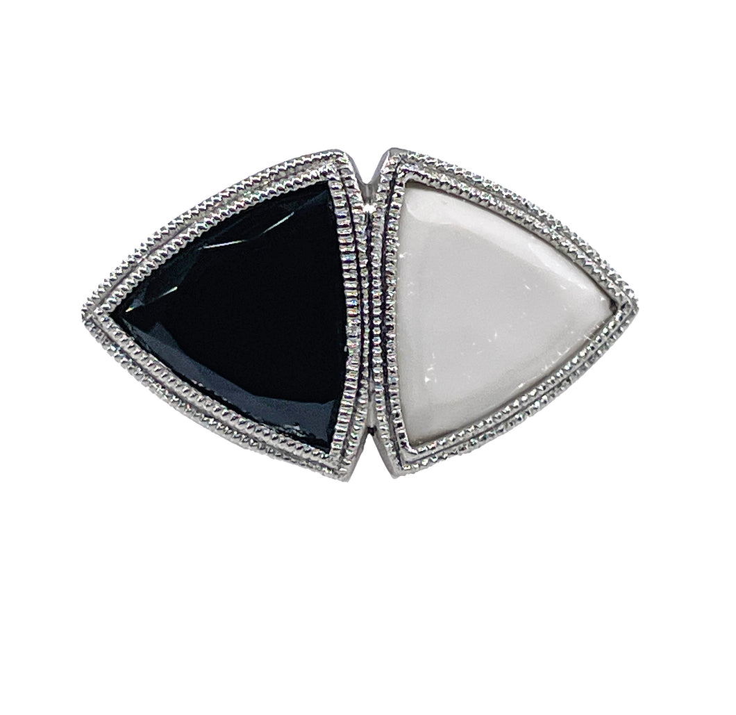 ANTIQUE VINTAGE ART DECO BLACK and WHITE ONYX RING in PLATINUM