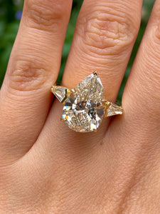 GIA 5.76ct Estate Vintage Pear Diamond Three-stone Engagement Wedding ring 18k Yellow Gold